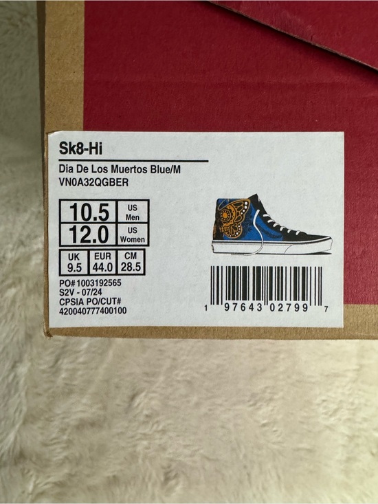 New in box- Vans Dia De Los Muertos size 10.5 men